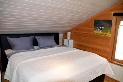 schlafzimmerobenrechts