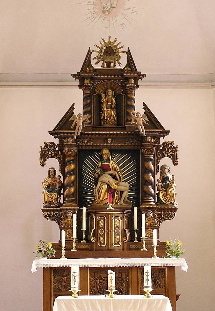Der Dreifaltigkeitsaltar der Meisericher St. Anna-Kirche.